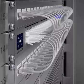 Ubiquiti UniFi USW-Pro-Max-48-PoE 48-portno 2,5G/Gigabit PoE++ upravljano stikalo, 4x SFP+