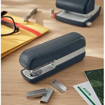 Leitz Cosy spenjalnik 30 listov, 30 listov, črn, standardno spenjanje, 24/6, kovina, plastika, 80 g/m²
