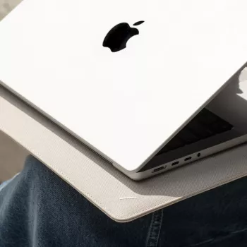 Native Union Stow Slim zaščitni ovitek za MacBook 13/14 inch - Sandstone