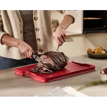Joseph Joseph Cut&Carve Plus dvostranska XL deska za rezanje mesa, rdeča