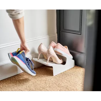 Joseph Joseph Shoe-In prostorsko varčna ecru polica za čevlje