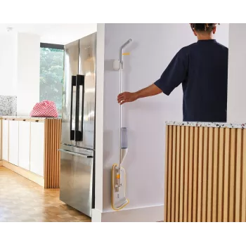 Joseph Joseph CleanTech 2-v-1 brisalec s pršilom