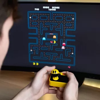 FIZZ CREATIONS Retro Arcade Pac-Man konzola Plug-and-Play z brezžičnim gamepadom