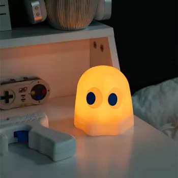 FIZZ CREATIONS Pac-Man Ghost LED svetilka za vzdušje, spreminjanje barv, odzivna na zvok, USB/baterijsko napajanje