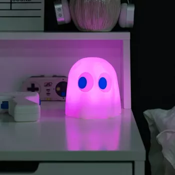 FIZZ CREATIONS Pac-Man Ghost LED svetilka za vzdušje, spreminjanje barv, odzivna na zvok, USB/baterijsko napajanje