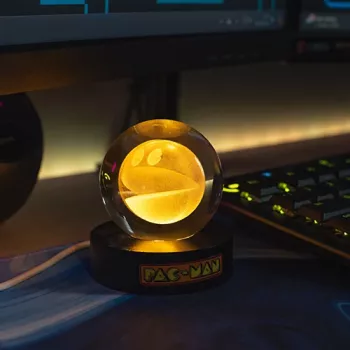 FIZZ CREATIONS Pac-Man kristalna krogla LED luč USB retro dekoracija 8cm