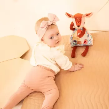Lilliputiens igrača za aktivnosti z ogledalom peek-a-boo Stella the Fawn 6m+
