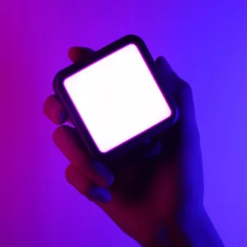 Ulanzi VL49 RGB Pro LED video luč 60 LED 2500mAh z magnetnim nosilcem in satovjem