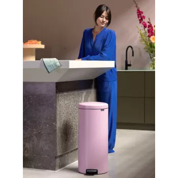 Brabantia Newicon smetnjak s pedalom 30 L Fliederrosa (255304)
