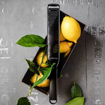 Microplane Black Sheep Zester – Premium Classic Series, fino strgalo, črno