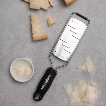 Microplane Gourmet strgalo Large Shaver črno