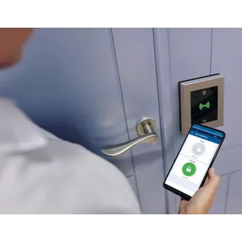 2N Access Unit 2.0 bralnik Bluetooth in RFID, črn