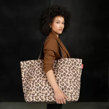 Reisenthel Shopper XL Leo Macchiato – velika nakupovalna torba iz recikliranega PET z leopardjim vzorcem, 35 L