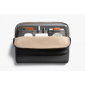 Bellroy Laptop Caddy 16 inch skrilasto siva – tanek zaščitni ovitek z žepi za dodatke