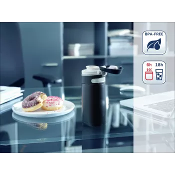 LEIFHEIT Thermo Mug Flip 350 ml črna vakuumsko izolirana potovalna skodelica s pokrovom Flip-Top