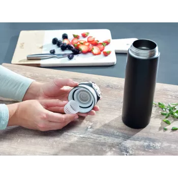 LEIFHEIT Thermo Flip 600ml črna izolirana potovalna skodelica