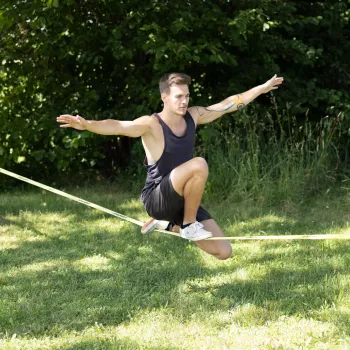 SCHILDKRÖT komplet slackline 15 m rumen, širina 50 mm z napenjanjem z ragljo – komplet za ravnotežno vadbo 970701