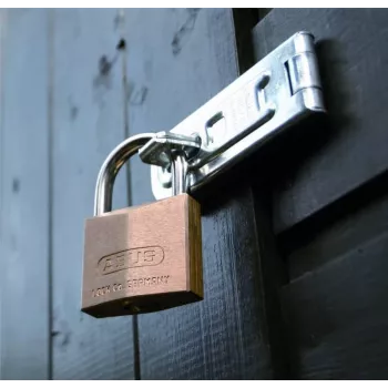 ABUS 85/50 masivna medeninasta ključavnica 50 mm s kaljenim jeklenim lokom, 2 ključa 806315