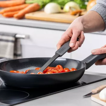 Fackelmann Statement ponev za pečenje 28 cm aluminij protiopečna črna indukcija 66082