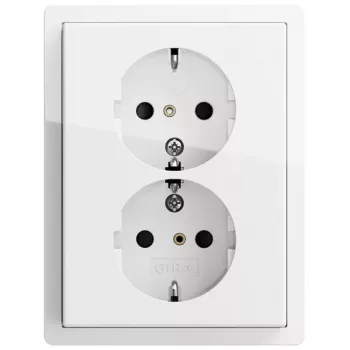 Gira Schuko vtičnica 2-kratna bela sijaj 0783112