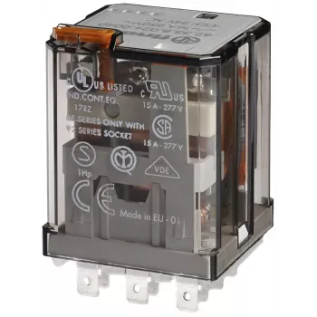 Finder 62.33.8.230.4300 močnostni rele 3 CO 16A 230V AC, vtični