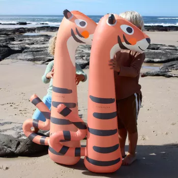 Sunnylife napihljive plavalne palice – Tino the Tiger (2 kosa)